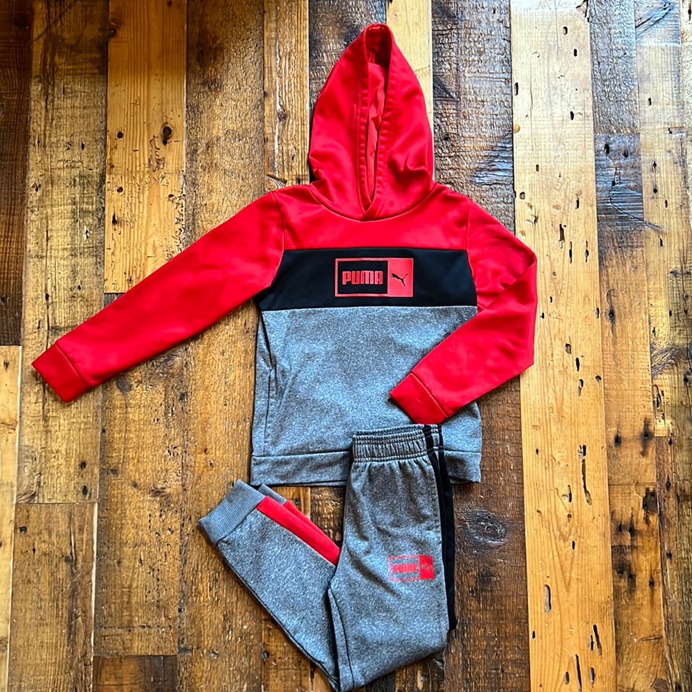 Boys Puma sweat suit size 7.